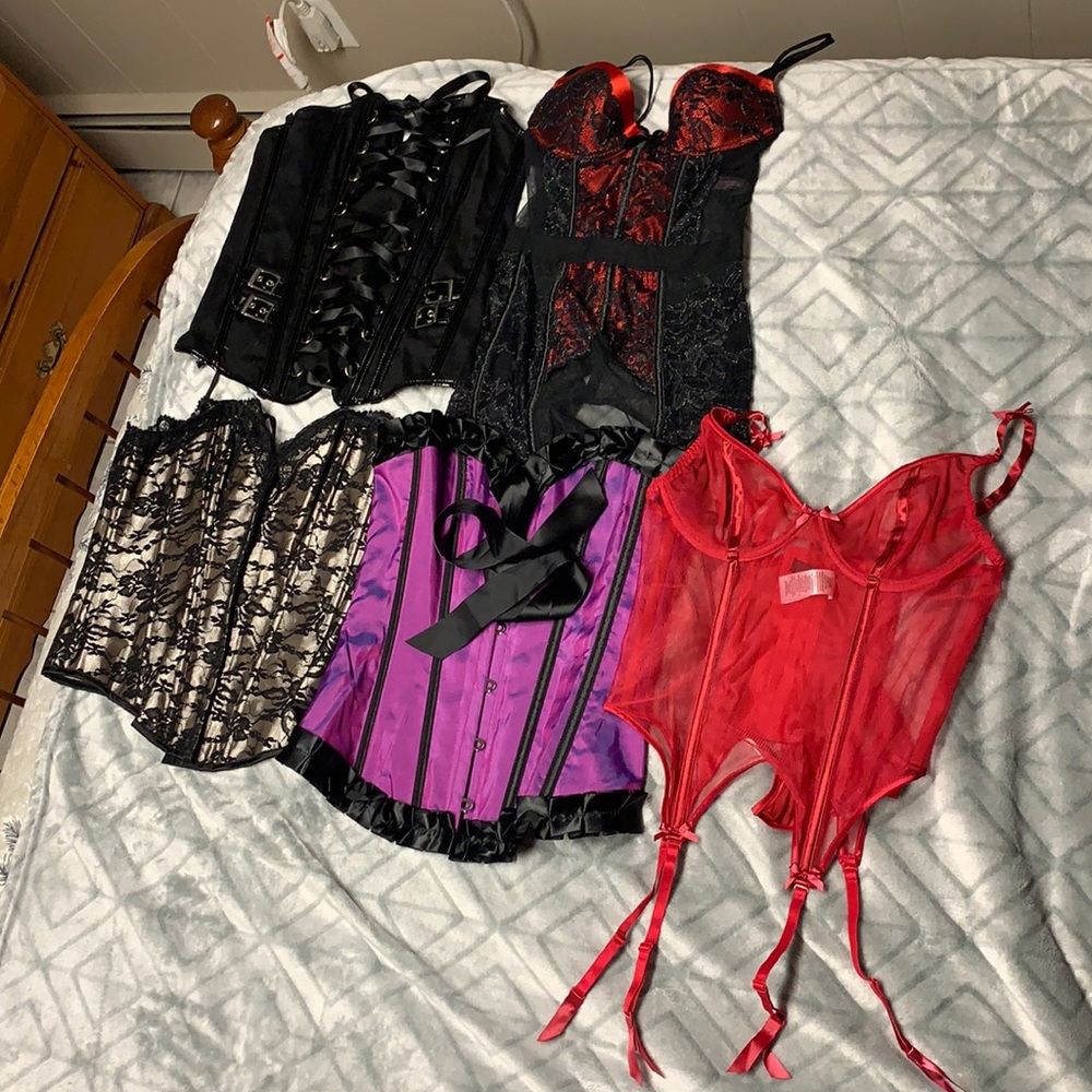 ❌SOLD❌ 5 corsets (will separate) please read full details